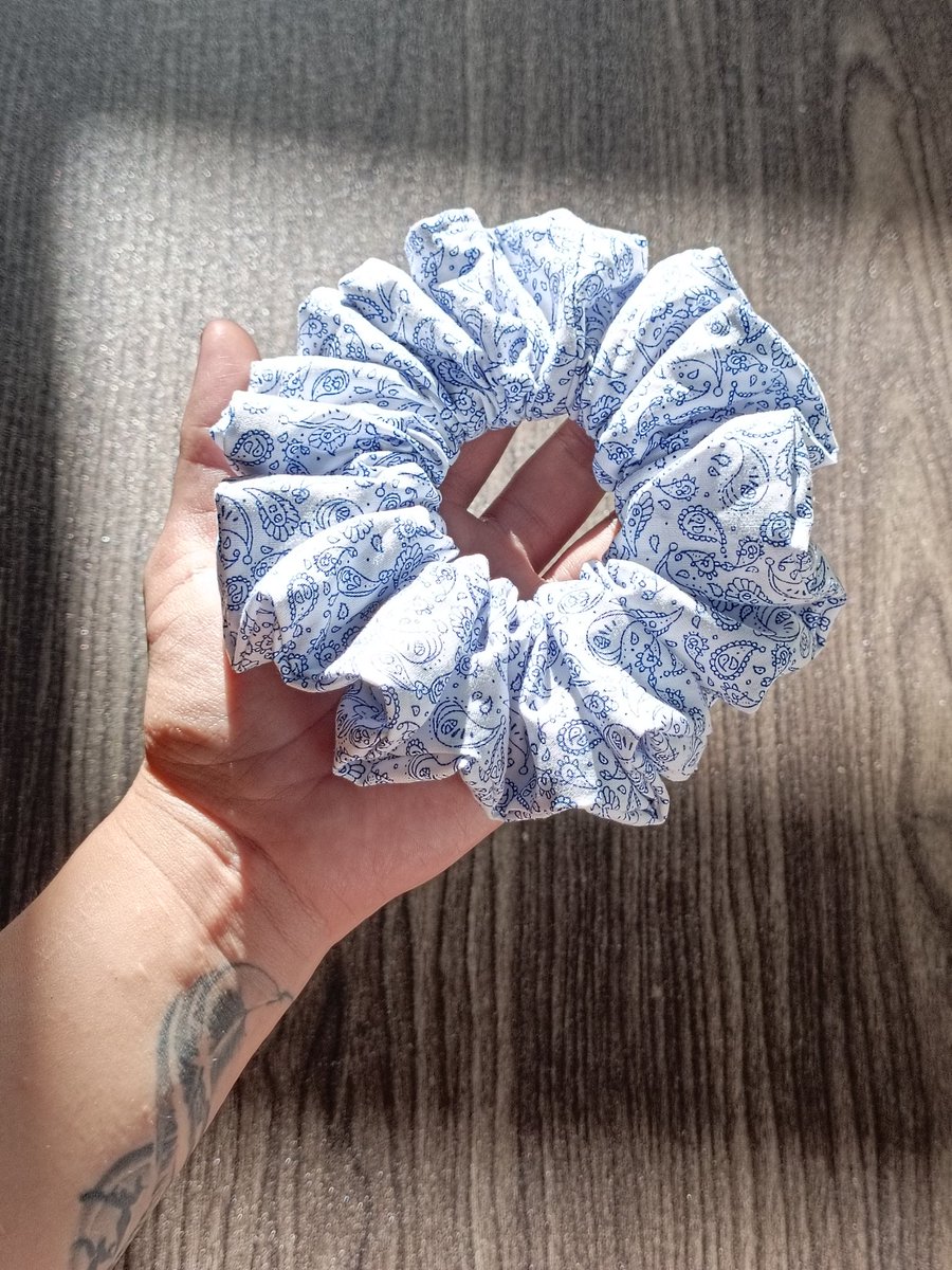 _ExtraCrunch_'s tweet image. Exclusive handmade cotton scrunchies 😍 swaggy pattern 😆
#handmadescrunchie #scrunchie #fashion #thaicottonpattern #dmformoreinfo #Sabah