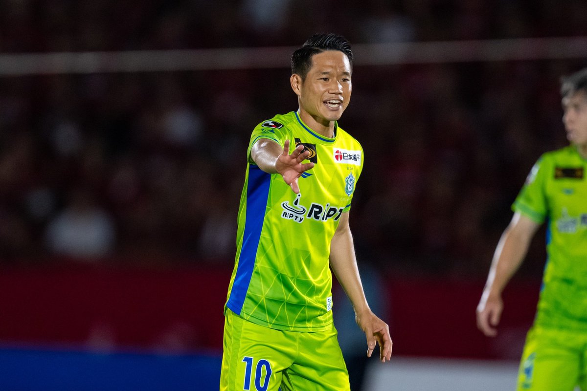 当時湘南ベルマーレ】山田直輝選手 着用スパイク 直筆サイン入り