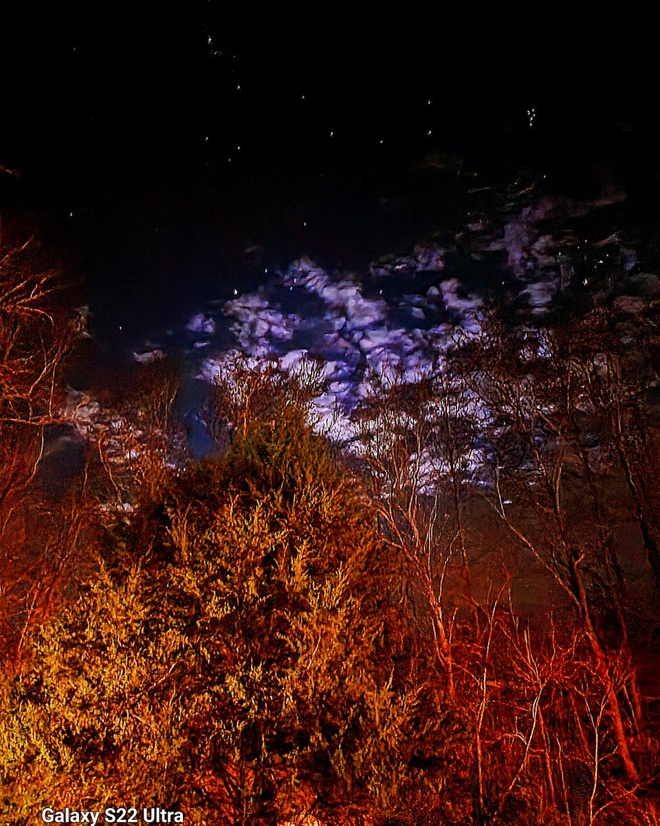 SteveHoover11's tweet photo. Night sky porn. 📸 Samsung S22 Ultra in Night Mode +25% saturation 
#nightsky #nightskyporn #stars #clouds #skyscape #outdoorphotography #skyscape https://t.co/SnoHyH5MEY