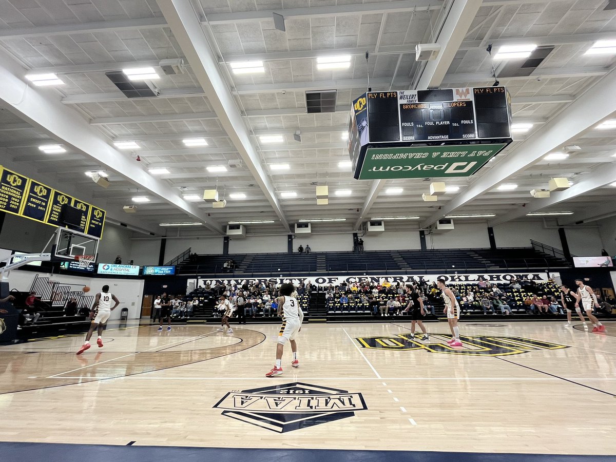 Game #21 of 🏀 season. 🎙

5th-ranked <a href="/UCOMBB/">UCO Men's Basketball</a> improves to 12-1 with a 99-61 win over a Nebraska-Kearney.

<a href="/Flashyjay_2/">Jaden Wells🕺🏾🏀</a> - 17 pts. Five three-pointers for Jaden gives him 264 three-pointers in his career, a new school record. 🎉
<a href="/DanQuez_3/">DanQuez</a> - 14 pts, 6 reb, 8 asst
<a href="/MatthewWillenb6/">Matthew Willenborg</a> -