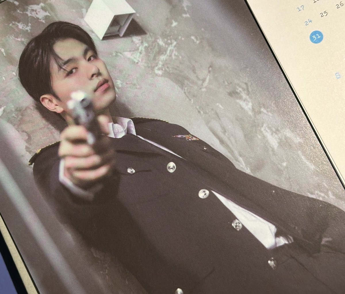 YouthBubble's tweet photo. 잡혀갈게요 얌전히 https://t.co/QOWjUuTagp