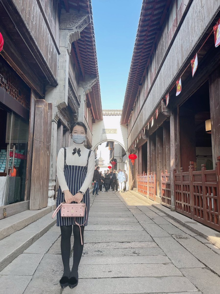 下雨只能放前两天存照了～80D微透肉手感也不错