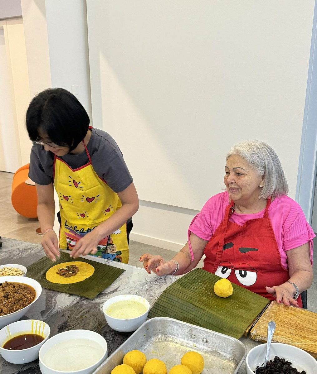 Nada mejor en estas fechas que compartir nuestras tradiciones en familia, hoy haciendo hallacas para la comida del 31. ¡Que 2024 traiga unión, prosperidad  y salud a cada familia venezolana!
