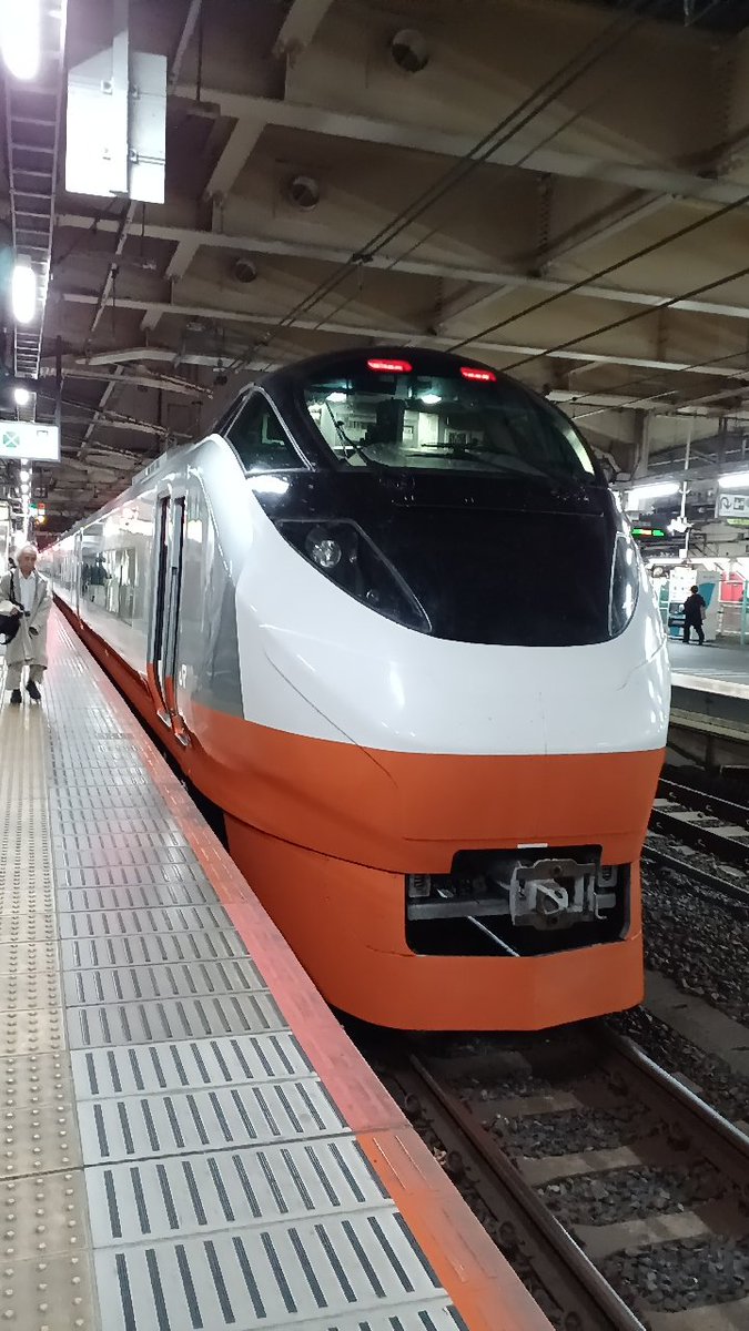 toei_v355's tweet photo. FF外から失礼
こうゆう写真の事です
スマホ面縦で床下機器がホームに被って
見えなくなってしまっている写真が
｢障害者式面縦｣みたいだと言った為に
略されて｢S式｣となったみたいです
下の写真はS式の典型的な例です https://t.co/IYK5EQidox