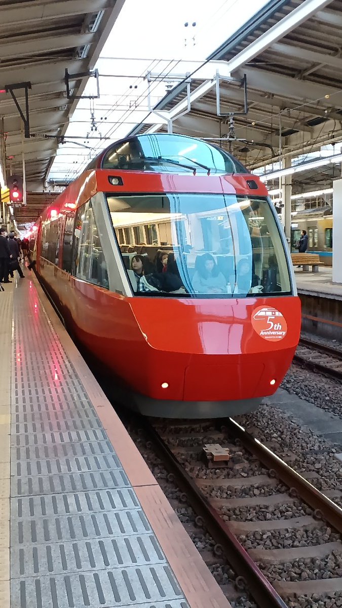 toei_v355's tweet photo. FF外から失礼
こうゆう写真の事です
スマホ面縦で床下機器がホームに被って
見えなくなってしまっている写真が
｢障害者式面縦｣みたいだと言った為に
略されて｢S式｣となったみたいです
下の写真はS式の典型的な例です https://t.co/IYK5EQidox