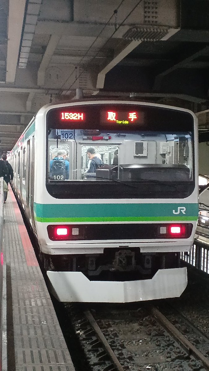toei_v355's tweet photo. FF外から失礼
こうゆう写真の事です
スマホ面縦で床下機器がホームに被って
見えなくなってしまっている写真が
｢障害者式面縦｣みたいだと言った為に
略されて｢S式｣となったみたいです
下の写真はS式の典型的な例です https://t.co/IYK5EQidox