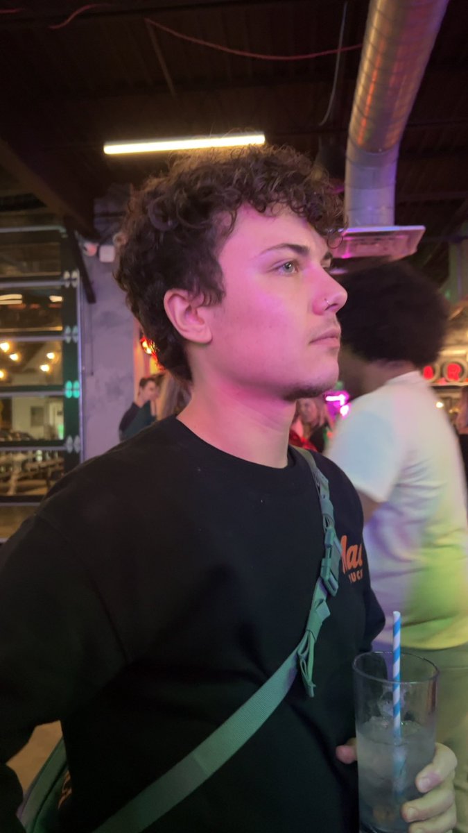 beccahasnoheart's tweet photo. this guy walks up to u at a bar. how many angel shots are u ordering https://t.co/RxIWBM9Kjq