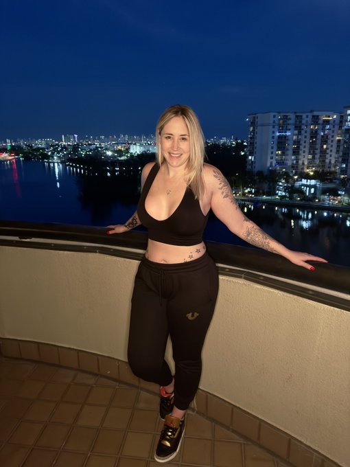 Hey there 😊 https://t.co/uW69Kwdg9o