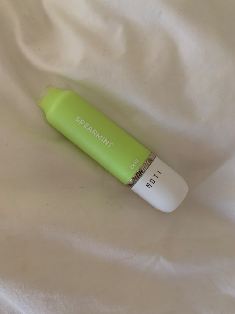 650cal's tweet photo. yall why is my vape serving frutiger aero omg she ate https://t.co/sZ0gegqFLX