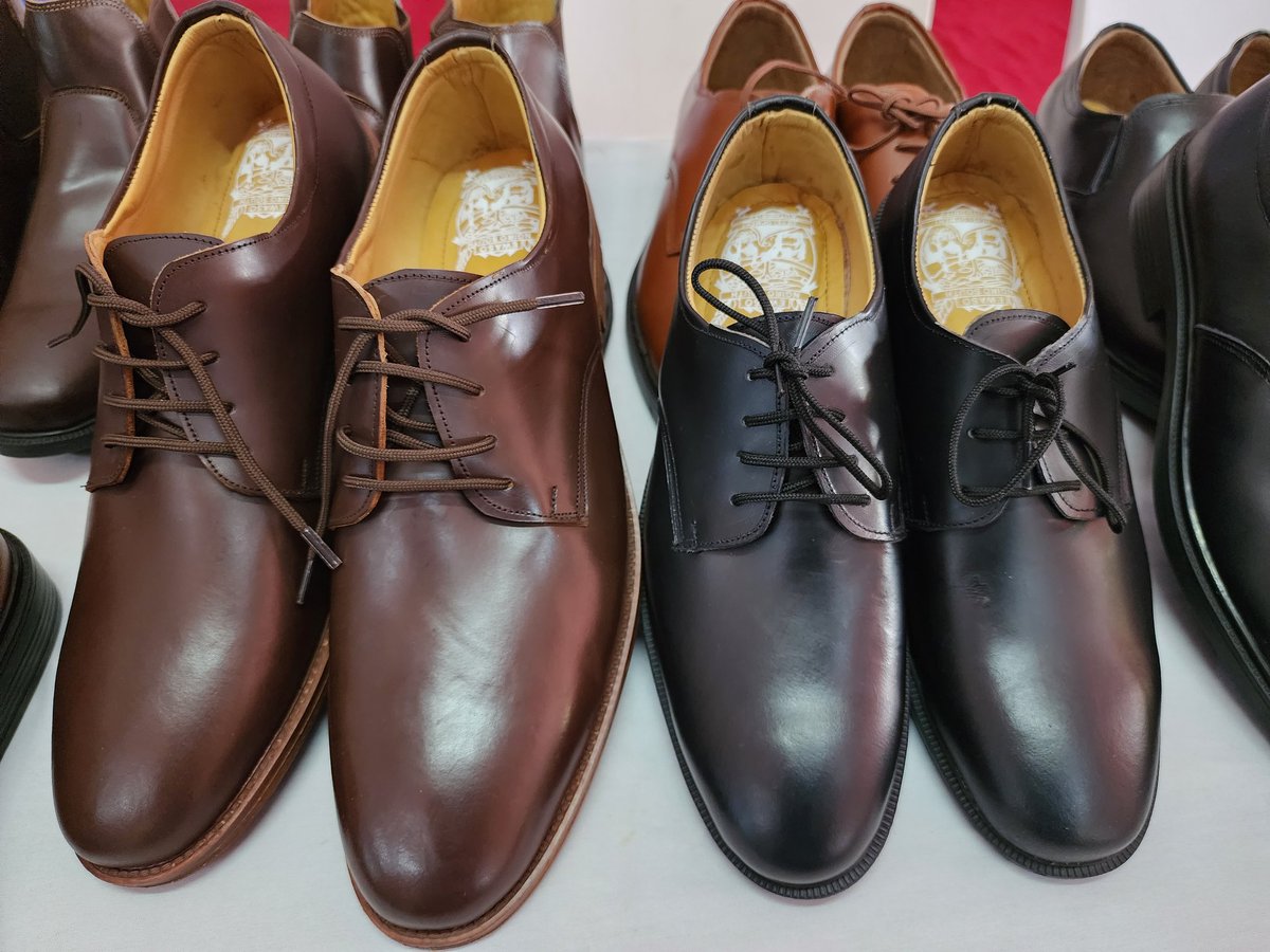 ENSDAKE's tweet photo. Don't step into the new year with old shoes, @ENSDAKE we got you,quality leather shoes for your new year look!
Remember, we only have 100% genuine leather, locally made at our Ewaso Ng'iro Tannery and Leather Factory.
#pureleather
#Yourintegrateddevelopmentpartner https://t.co/AySByiR180