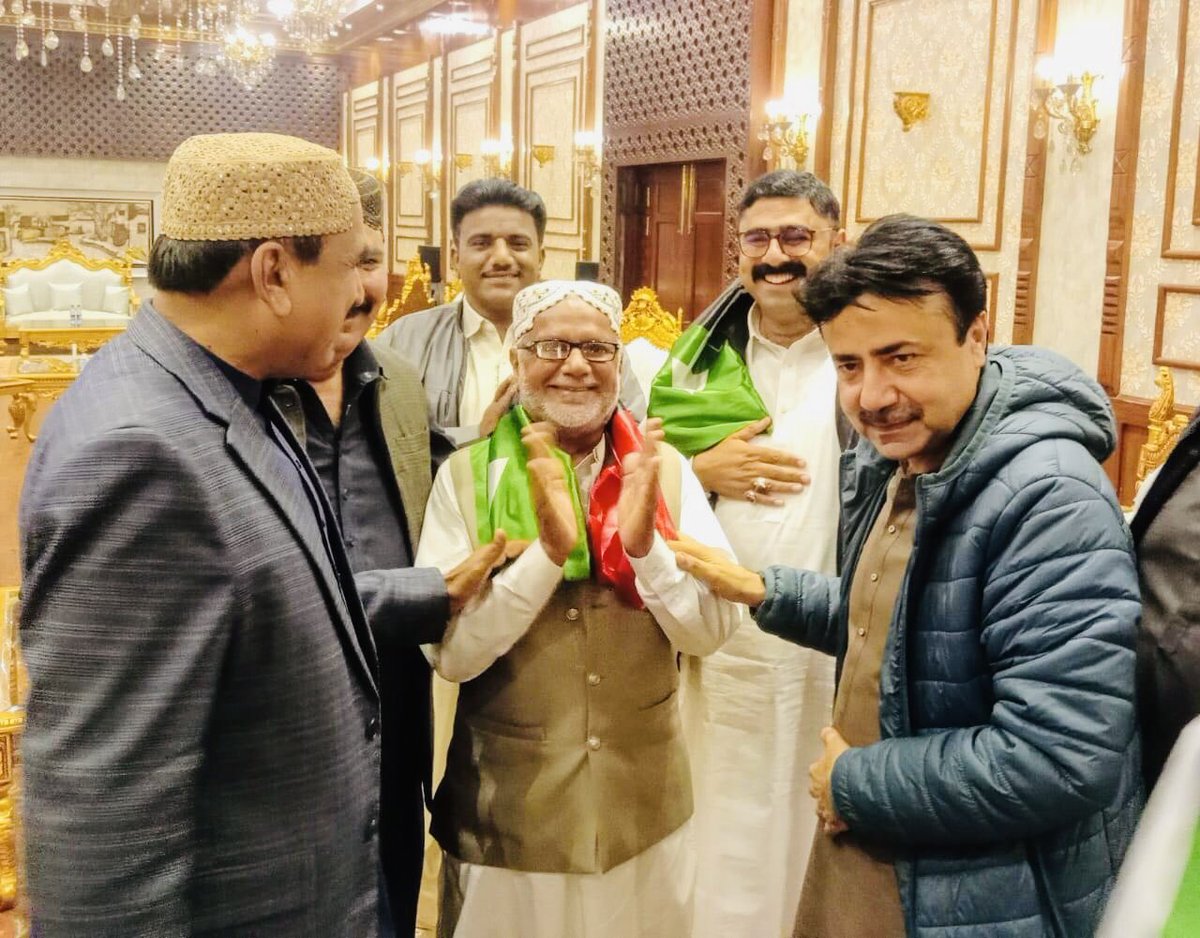 TariqueAnwarKh8's tweet photo. لاڑکانہ پاکستان پیپلز پارٹی کی عوامی خدمت سے متاثر ہو کر یار محمد کالونی کے محمد علی مگسی فوجی علی دوست جتوئی میر حسین جاگیرانی جاوید علی چاچڑ  نیاز علی جاگیرانی نے جی ڈی اے کو الوداع کر کے پی پی پی میں شمولیت اختیار کرلی
@BBhuttoZardari https://t.co/pI5g89o2Kw