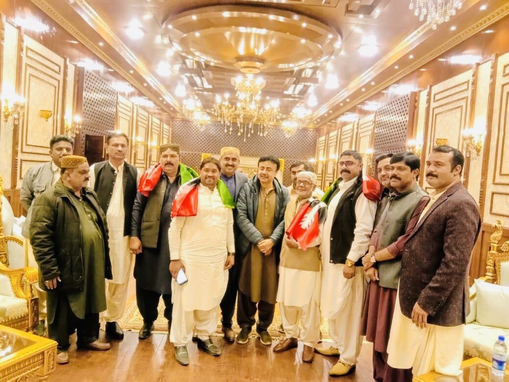 لاڑکانہ پاکستان پیپلز پارٹی کی عوامی خدمت سے متاثر ہو کر یار محمد کالونی کے محمد علی مگسی فوجی علی دوست جتوئی میر حسین جاگیرانی جاوید علی چاچڑ  نیاز علی جاگیرانی نے جی ڈی اے کو الوداع کر کے پی پی پی میں شمولیت اختیار کرلی
<a href="/BBhuttoZardari/">Bilawal Bhutto Zardari</a>