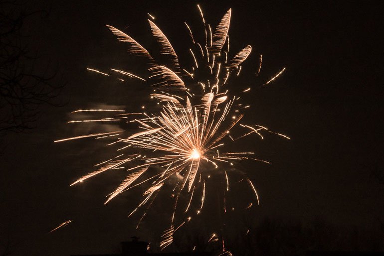 MRTfotografie's tweet photo. Goedemorgen!
#weekendleesvoer
Zelf zal ik het niet doen, maar als het dan toch ergens wordt afgestoken vind ik het fotograferen ervan een hele uitdaging. #vuurwerk
Tips voor geslaagde foto's: https://t.co/xF4mB9xFr9
Fijn weekend en gezellige en veilige jaarwisseling ๐ฅ๐พ๐โ๏ธ๐โโ๏ธ https://t.co/uWrmAuh88Y