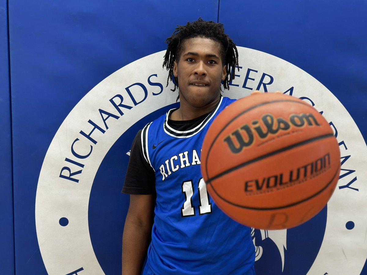 rca_warriors1's tweet photo. Richards Career Academy Defeats King in the Julian holiday tournament 56-55 to advance to the championship Game MVPS #5 David Thomas  22pts/7rebs/5asts #11 Lamar Bruce 19pts/3asts @michaelsobrien @NestoHoops @AlHartwig1 @ILHoopProspects @ILLHoopsScoops @XposureRuns https://t.co/DvN8mBh6LR