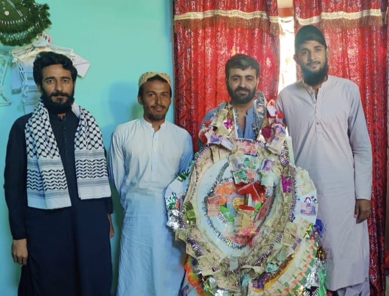 FASTNEWSKHI007's tweet photo. لالا شعیب مگسی بازیاب ہوکر گھر واپس پہنچ گئے.

ڈاکٹر مہرنگ, سمی دین اور تمام لانگ مارچ شرکاء کو سلام پیش کرتے ہیں.
#FastNews 
#News 
#BalochLongMarch 
#MarchAgainstBalochGenocide 
#BalochLongMarchtoIslamabad 
#Balochistan 
#BalochistanCrisis 
#Pakistan 
#PK https://t.co/iYBBIgbfo8