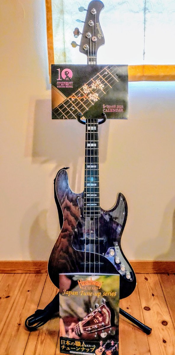 shin_ichi_ro_K's tweet photo. 毎年恒例のブツ 無事到着📅
@DeviserGuitars さん
有難うございます😊
#Bacchusbass
#standard4
#deviser https://t.co/dPrfrssAwK