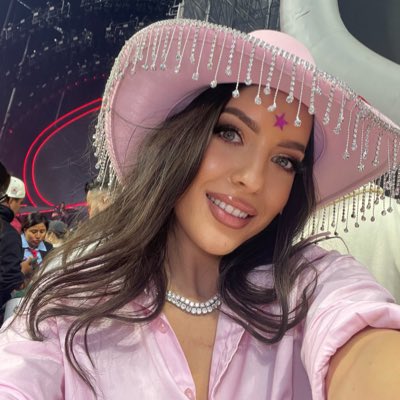 giorgianalia's tweet photo. #salvame #SoyRebeldeTour @Anahi @RBD_oficial #elultimobaile #rbd #rbdmexico #EstadioAzteca 

#NewProfiIePic https://t.co/v1fadY5QNY