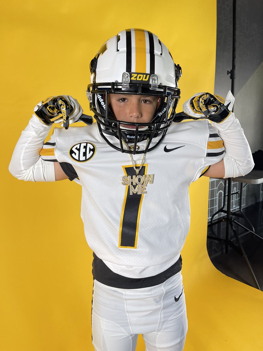 Maddensanmiguel's tweet photo. I WILL COMMITTING TO THE UNIVERSITY OF MIZZOU @MizzouFootball https://t.co/fyqe4qQ4EY