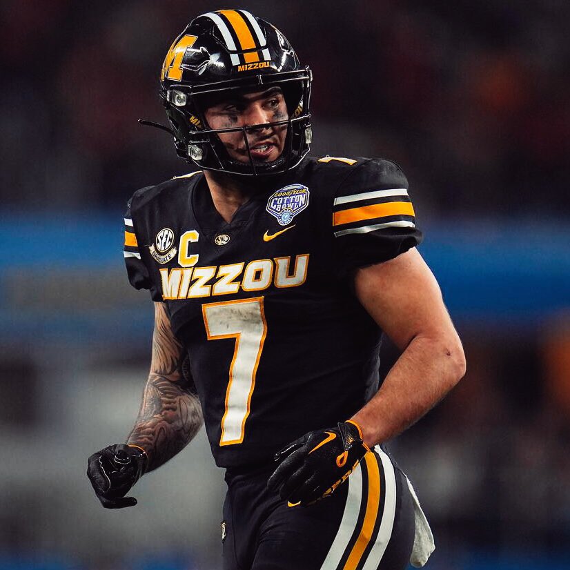 PFF_College's tweet photo. Missouri RB Cody Schrader in the Cotton Bowl:

🐯 29 ATT
🐯 128 YDS
🐯 1 TD https://t.co/C03ceoCZ62