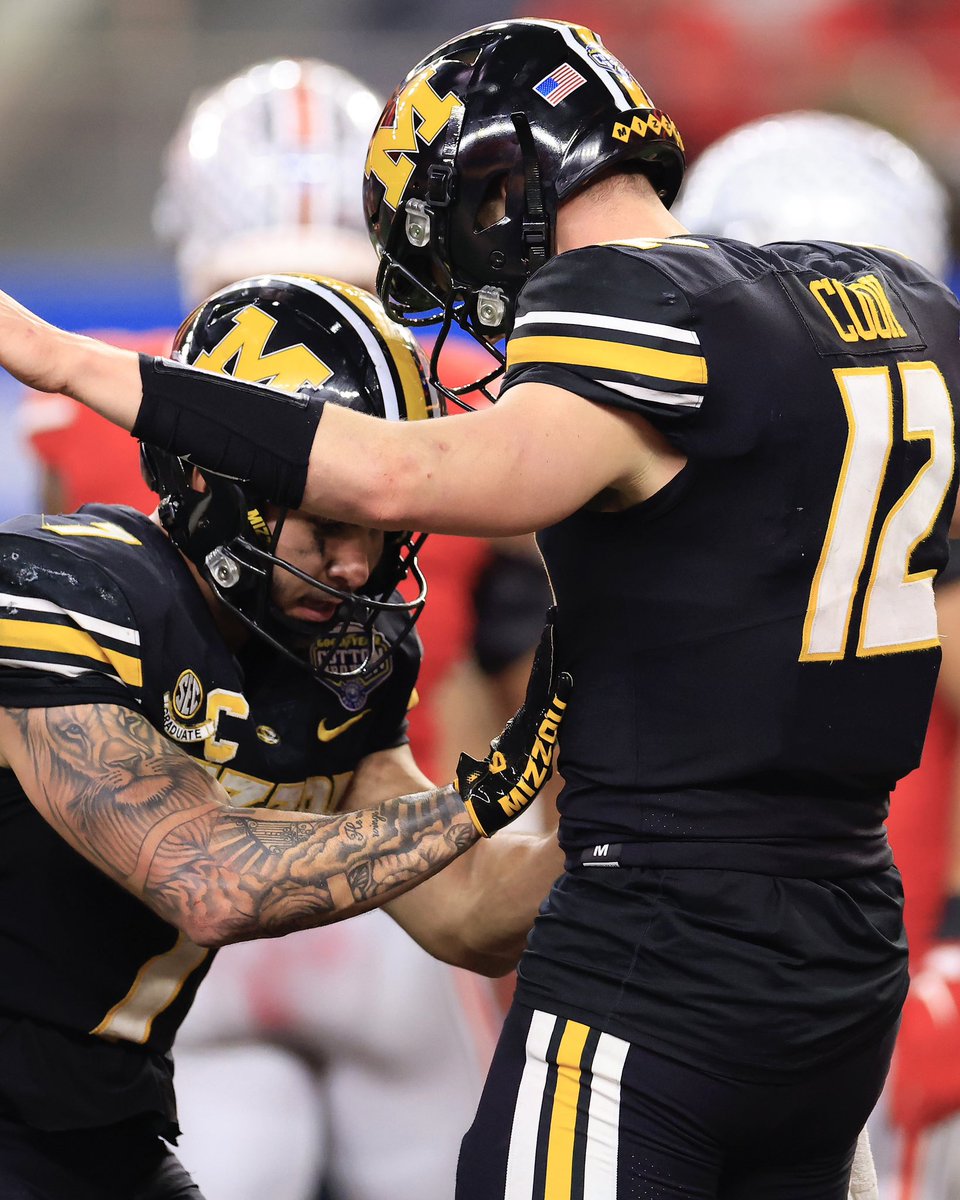 MISSOURI DEFEATS OHIO STATE TO WIN THE COTTON BOWL 🏆

Cody Schrader: 128 YDs, 1 TD

The Tigers finish the season 11-2 🐯