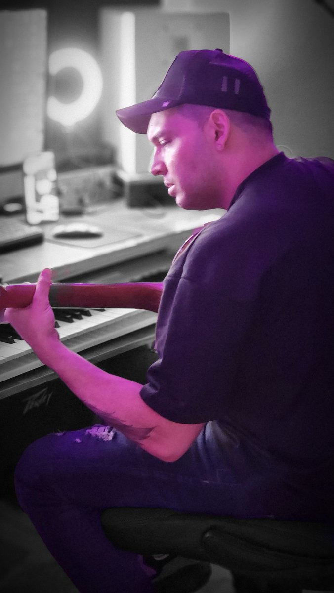 lukasbloomofi's tweet photo. 1. Voy a cumplir 3 años de carrera y he sacado 13 canciones, ahora me propongo sacar un álbum de 15 canciones en menos de 2 meses.🤯🤯 https://t.co/y5Txx5Zlba