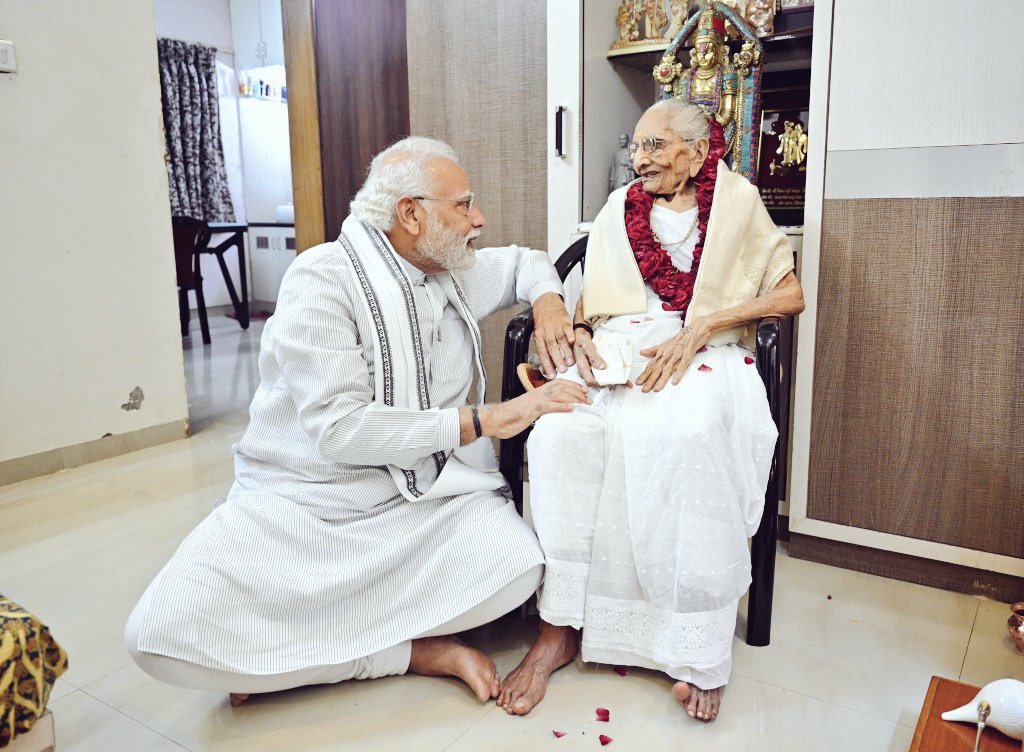 mp_kaushal's tweet photo. आदरणीय प्रधानमंत्री श्री @narendramodi जी की पूज्य #माताजी, धैर्य-सेवा-समर्पण-त्याग और स्नेह की प्रतिमूर्ति स्मृतिशेष हीराबेन जी की प्रथम पुण्यतिथि पर विनम्र श्रद्धांजलि।
आपका सिर्फ नाम ही हीराबेन नहीं था आपने सचमुच एक #हीरा जन्मा था जिसकी चमक आज सम्पूर्ण #विश्व देख रहा है। https://t.co/LUg1XnGUlx