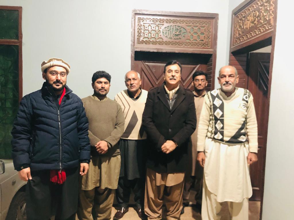 mudasirsattar1's tweet photo. سید یوسف رضا گیلانی سابق وزیراعظم پاکستان ،سابق صوبائی وزیر سید علی حیدر گیلانی کی حلقہ #NA148 #PP213 یونین کونسل صالح مہے آمد
ملک فاروق مہے سے ملاقات کی اور علاقائی سیاسی صورتحال کا جائزہ لیا
@ahaidergilani86 #PPPDigitalMultan
#NA148 https://t.co/YC9oSx4T8f
