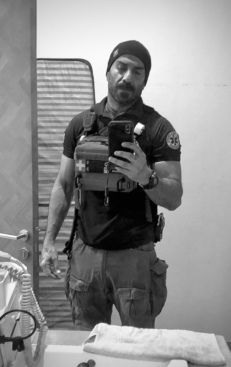 KEONIDAS's tweet image. EMT love #emt #paramedic