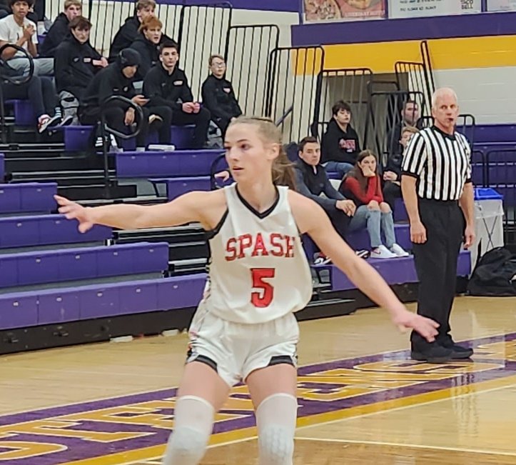 JordanLoppnow's tweet photo. SENTRY CLASSIC

Girls 🏀:
Fond du Lac (FVA) 45
Stevens Point (WVC) 42

FDL-
26 Lilly Kejo 11pts (Top L)
24 Brooklynn Butler 9pts (Top R)
25 Amaria Kejo 8pts (Bottom L)

SPASH-
27 Jada Seubert 12pts (Bottom R) https://t.co/JcHvLajgt5