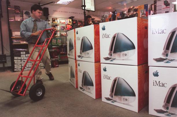 ClassicII_MrMac's tweet photo. Imagine what it would feel like to be one of the first to buy the iMac in 1998? https://t.co/Xp0g1zUEKd