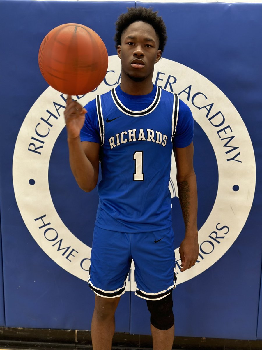 Richards Career Academy Defeats Ogden in the Julian holiday tournament 72-68 to advance to the final four Game MVPS #5 David Thomas  25pts/7rebs/3asts #1 Davon Simpson 13pts/5rebs <a href="/michaelsobrien/">Michael O'Brien</a> <a href="/NestoHoops/">Aaron Britton</a> <a href="/AlHartwig1/">Al Hartwig</a> <a href="/ILHoopProspects/">Illinois Hoop Prospects</a> <a href="/ILLHoopsScoops/">ILLHoopsScoops</a> <a href="/XposureRuns/">XposureRuns</a>