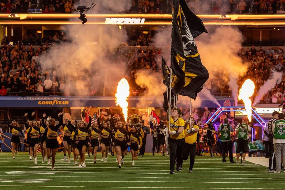 Three shutout stanzas and 14 in the 4th leads #Mizzou to the 14-3 88th Cotton Bowl Classic victory over Ohio State.

The win is the Tigers' 11th of the season.

Also worth noting prior to tonight, the B1G was undefeated and SEC winless in bowls.

📸Mizzou football