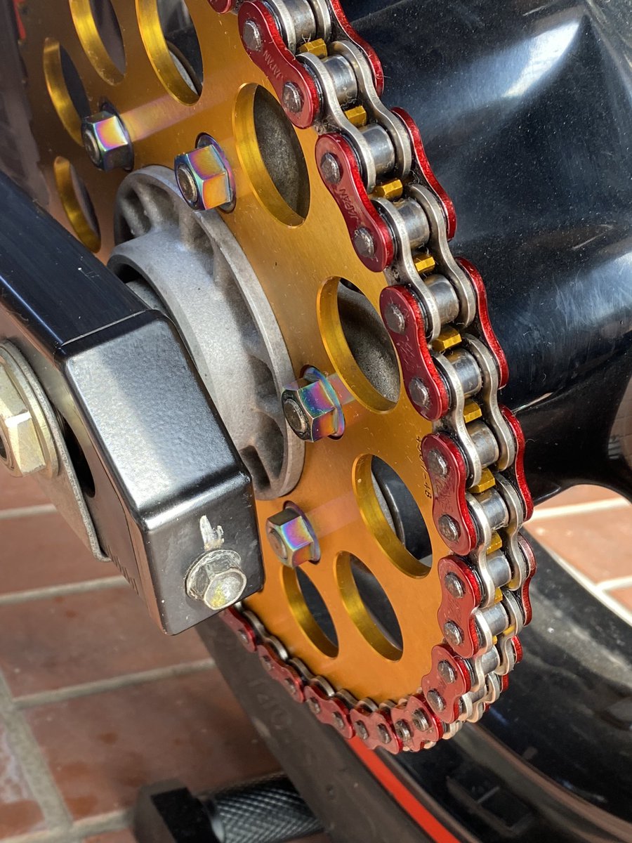 NORI_GSX1300R's tweet photo. こんなもんかな🤔

#RacingTask
#チェーンルブ https://t.co/kpXasytg0o