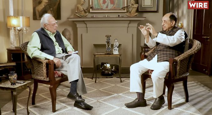 Saffronkoffee's tweet photo. Virus aur Chatur 😂
#TwoIdiots https://t.co/A7aWsTNZSi