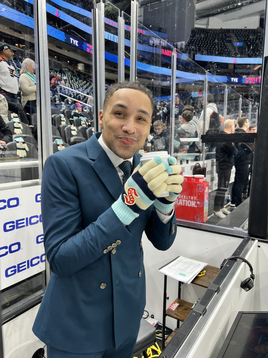 The #SeaKraken Winter Classic Knit Gloves are keeping me warm between the benches tonight. Can’t wait to wear them on Monday at the #WinterClassic.