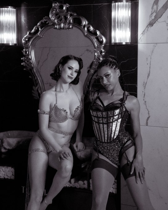 Get yourself showgirl friends that look at you the way @ZeliaRose does 😍  We've been having so much fun<a href="/tag/dance"class="tags"><span>#dance</span></a><a href="/tag/luxury"class="tags"><span>#luxury</span></a><a href="/tag/burlesque"class="tags"><span>#burlesque</span></a><a href="/tag/showgirl"class="tags"><span>#showgirl</span></a>