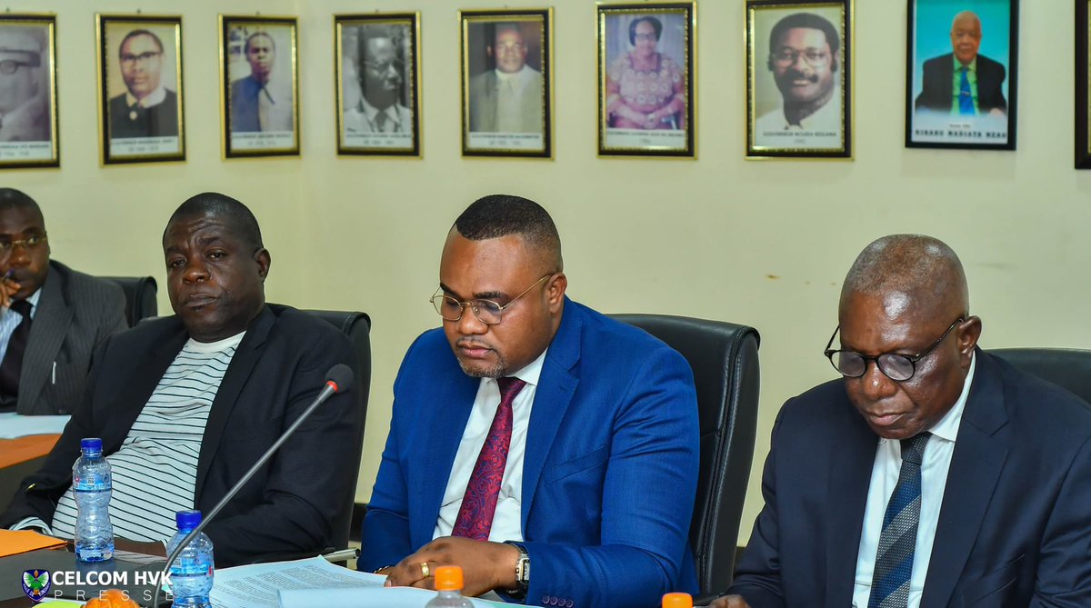 Int_Prov_Kin's tweet image. 29.12.23: SEM G. NGOBILA a présidé 1 réunion du Conseil des Ministres Extraordinaire avc comme point à l’ordre du Jour l’adoption de l’arrêté portant promulgation de l’Edit Budgétaire &amp;amp; celui afférent à la reddition des comptes. 
(Source: Porte-Parole du Gouvernement Provincial)