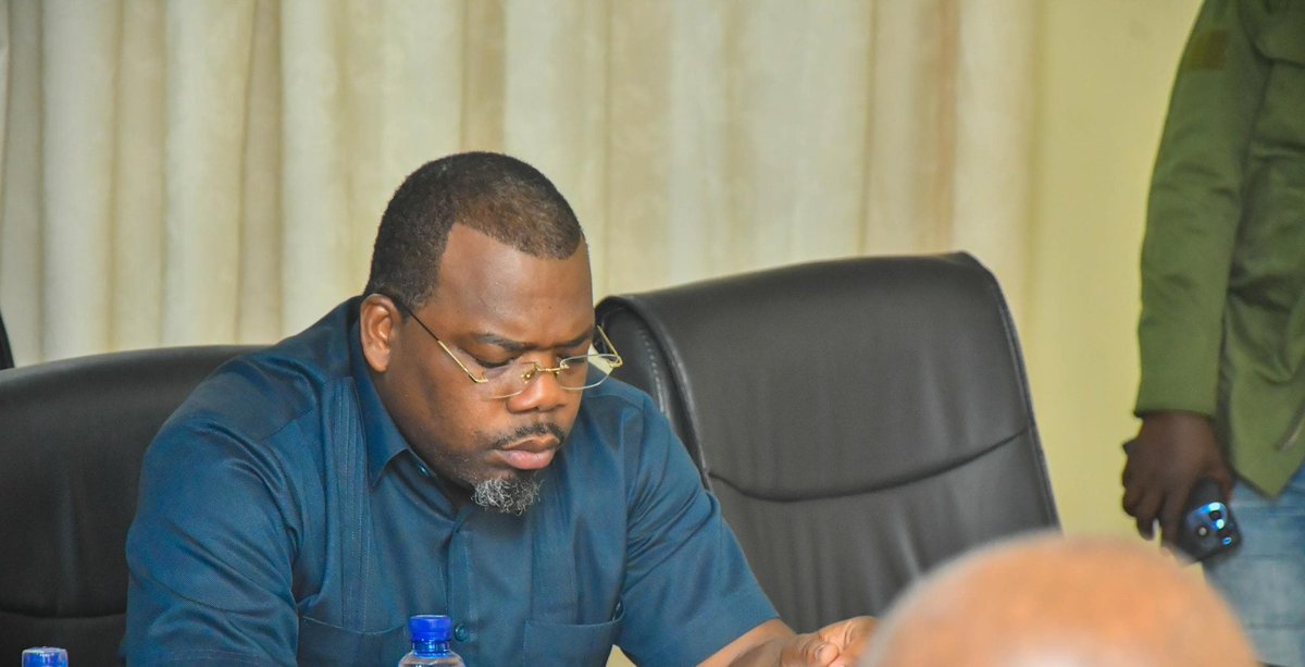 Int_Prov_Kin's tweet image. 29.12.23: SEM G. NGOBILA a présidé 1 réunion du Conseil des Ministres Extraordinaire avc comme point à l’ordre du Jour l’adoption de l’arrêté portant promulgation de l’Edit Budgétaire &amp;amp; celui afférent à la reddition des comptes. 
(Source: Porte-Parole du Gouvernement Provincial)