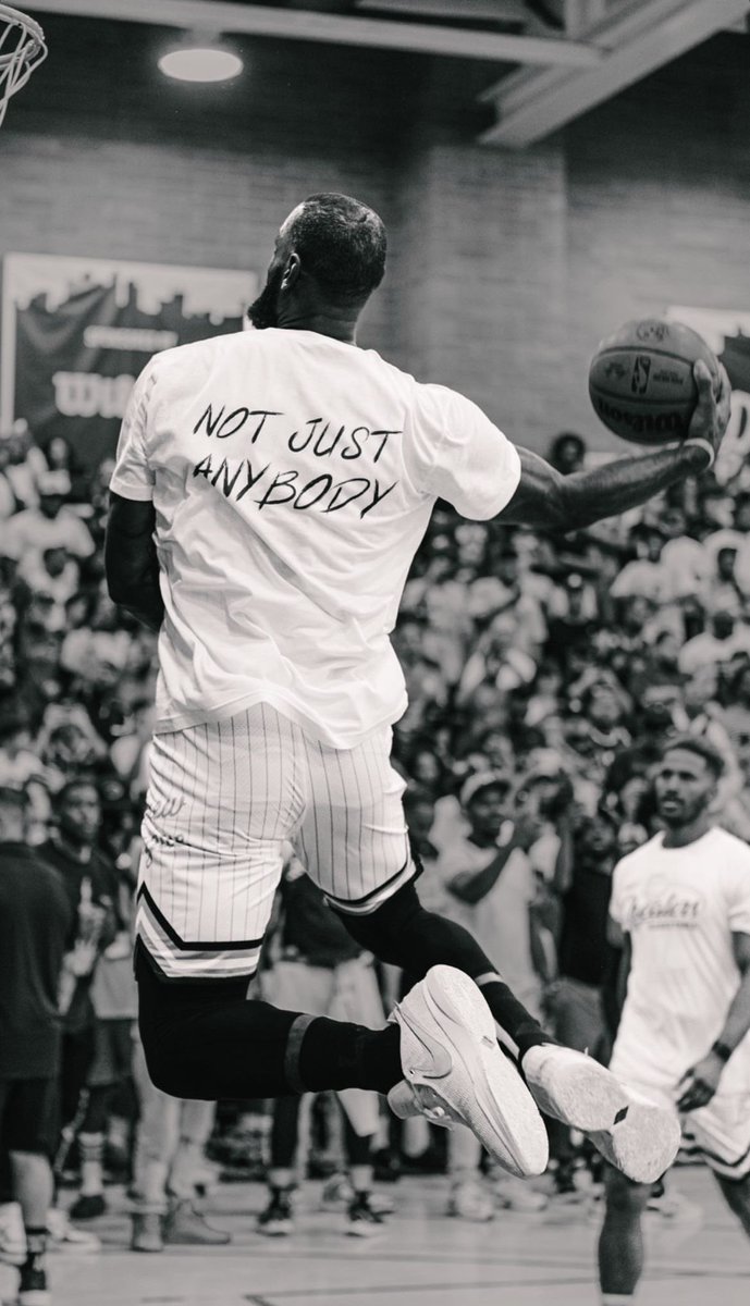 BronGotGame's tweet photo. SCREAMING HAPPY MF BIRTHDAY TO THE GREATEST TO EVER GRACE THE COURT!!! Can’t believe you’ve aged this far and still at the top of your game my pookie bear. Feels like yesterday when you took your first steps to greatness. I LOVE LOVE LOVE YOU SO MUCH AND THAT’S AN UNDERSTATEMENT. ENJOY YOUR 39TH B-DAY AND KEEP ON INSPIRING THE PEOPLE 🫶🏽🫶🏽🫶🏽🥹🥹🥹🥹

With Love, From LeBronchitis 💗