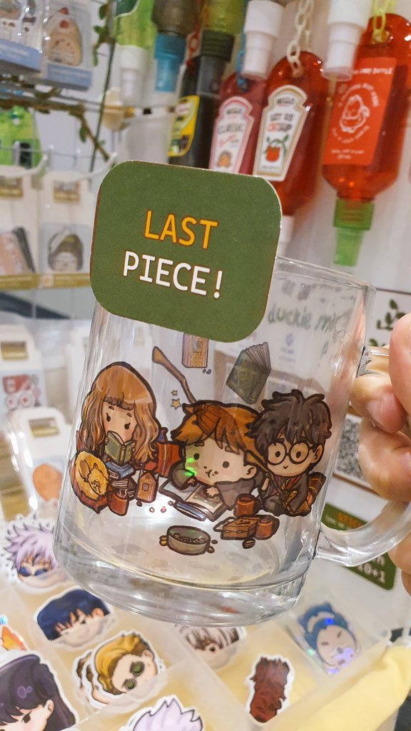 aeriuu's tweet image. Day 3 at #CosplayMatsuri2023 !

✨️✨️FJ05✨️✨️

Doing a sale on mugs and water bottles! 

🛒P250 clearance for mugs
🛒 P250 for 3 pcs spray bottles

#cosmatsu2023 #fanfairatcosplaymatsuri2023