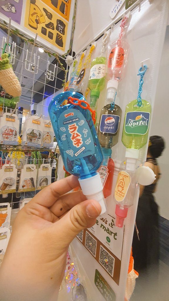 aeriuu's tweet image. Day 3 at #CosplayMatsuri2023 !

✨️✨️FJ05✨️✨️

Doing a sale on mugs and water bottles! 

🛒P250 clearance for mugs
🛒 P250 for 3 pcs spray bottles

#cosmatsu2023 #fanfairatcosplaymatsuri2023