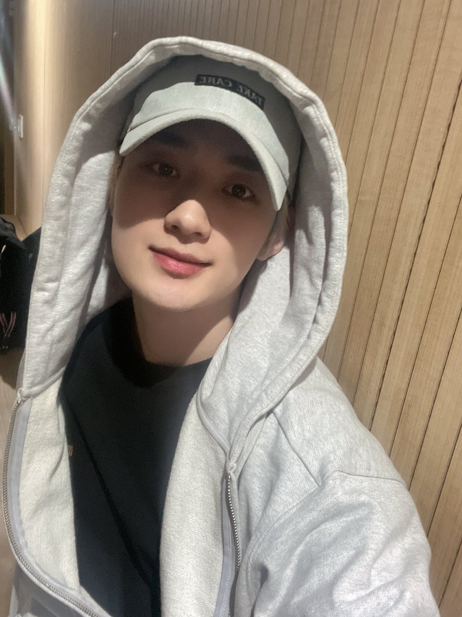 { #YONGSEUNG #용승 #베리베리 #VRVR <a href="/the_verivery/">VERIVERY_OFFICIAL</a> <a href="/by_verivery/">VERIVERY</a> }