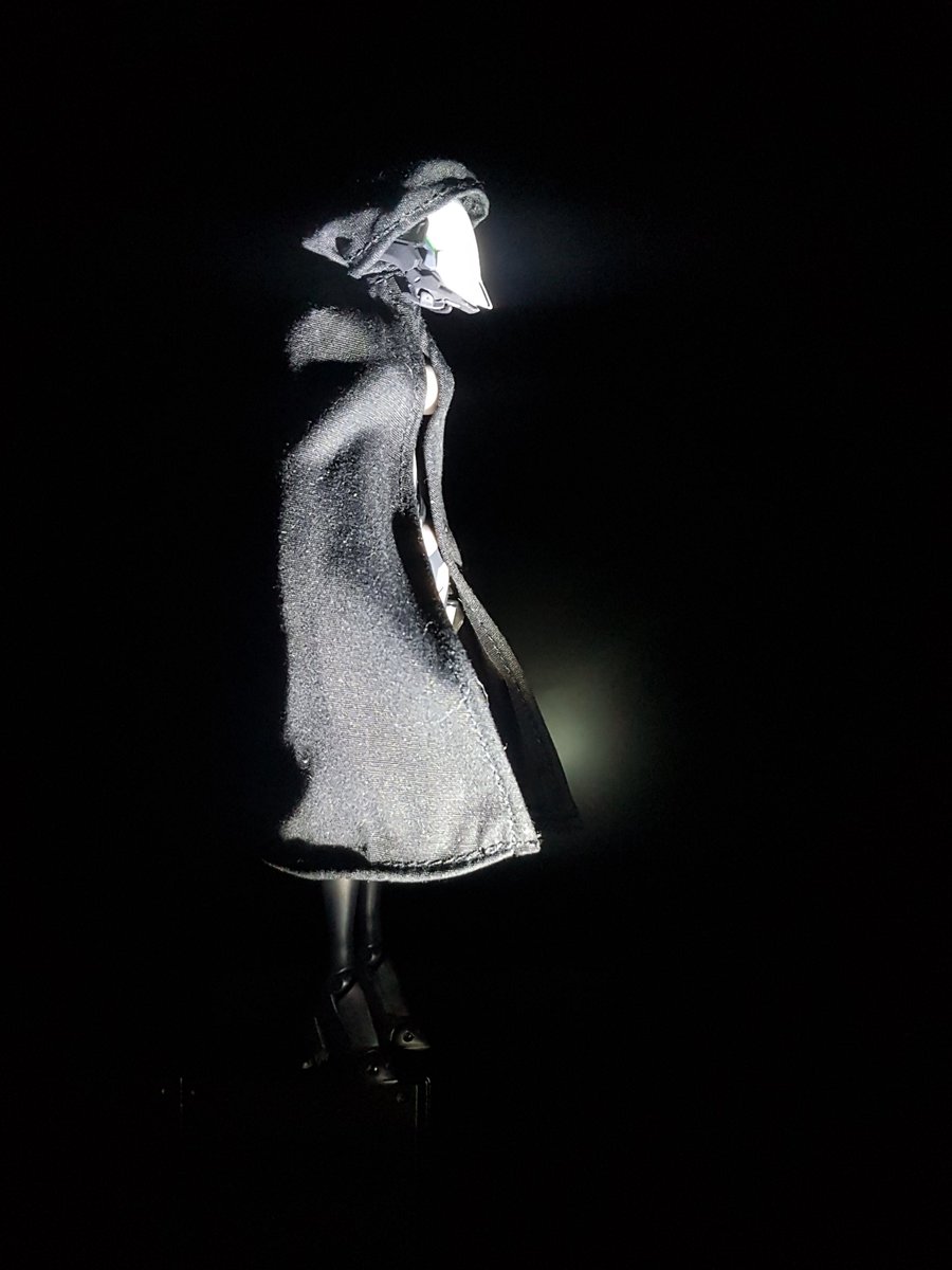 TheLocalBard's tweet image. Good news: the Assassin has located her target.

#SnailShellStudio #SnailShellAssassin #Assassin #Cloak #ToyPhotography @wozhike