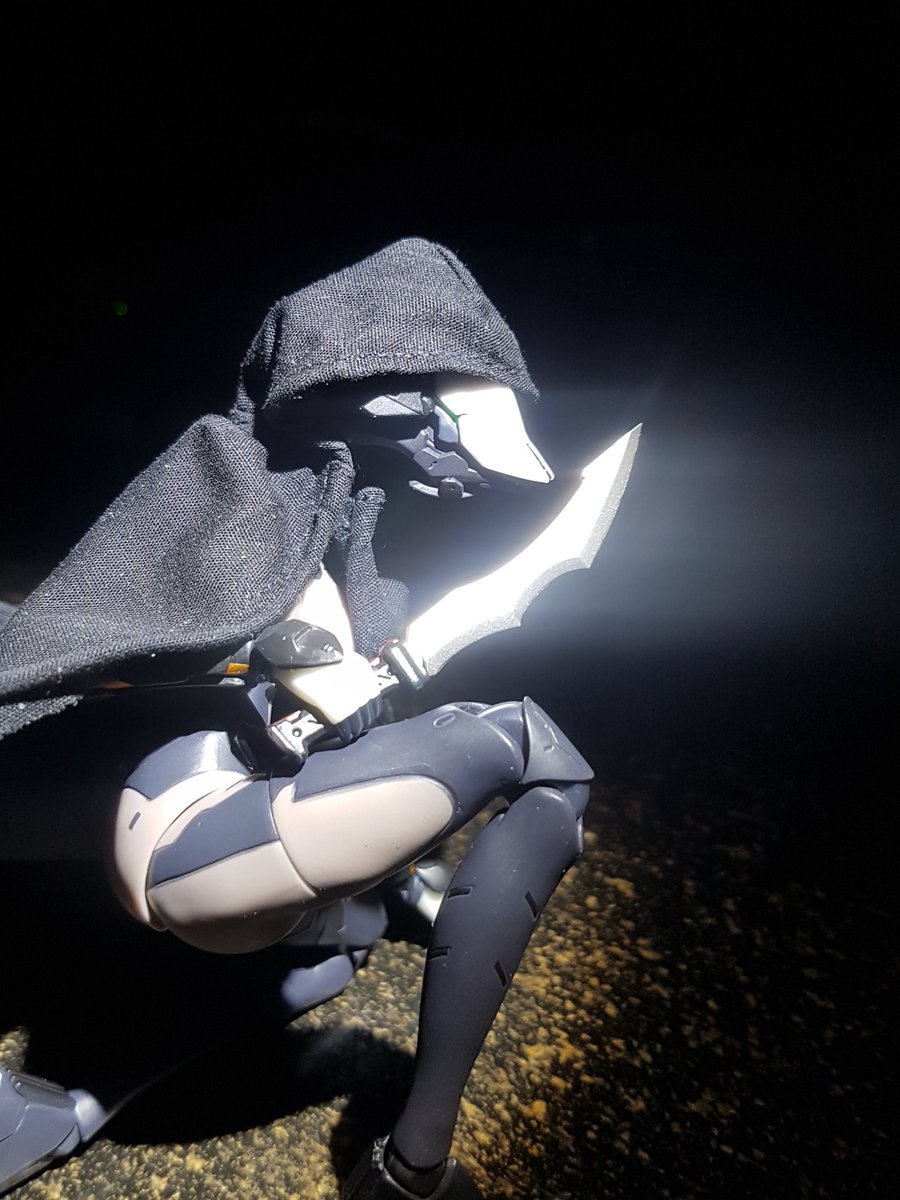 TheLocalBard's tweet image. Good news: the Assassin has located her target.

#SnailShellStudio #SnailShellAssassin #Assassin #Cloak #ToyPhotography @wozhike