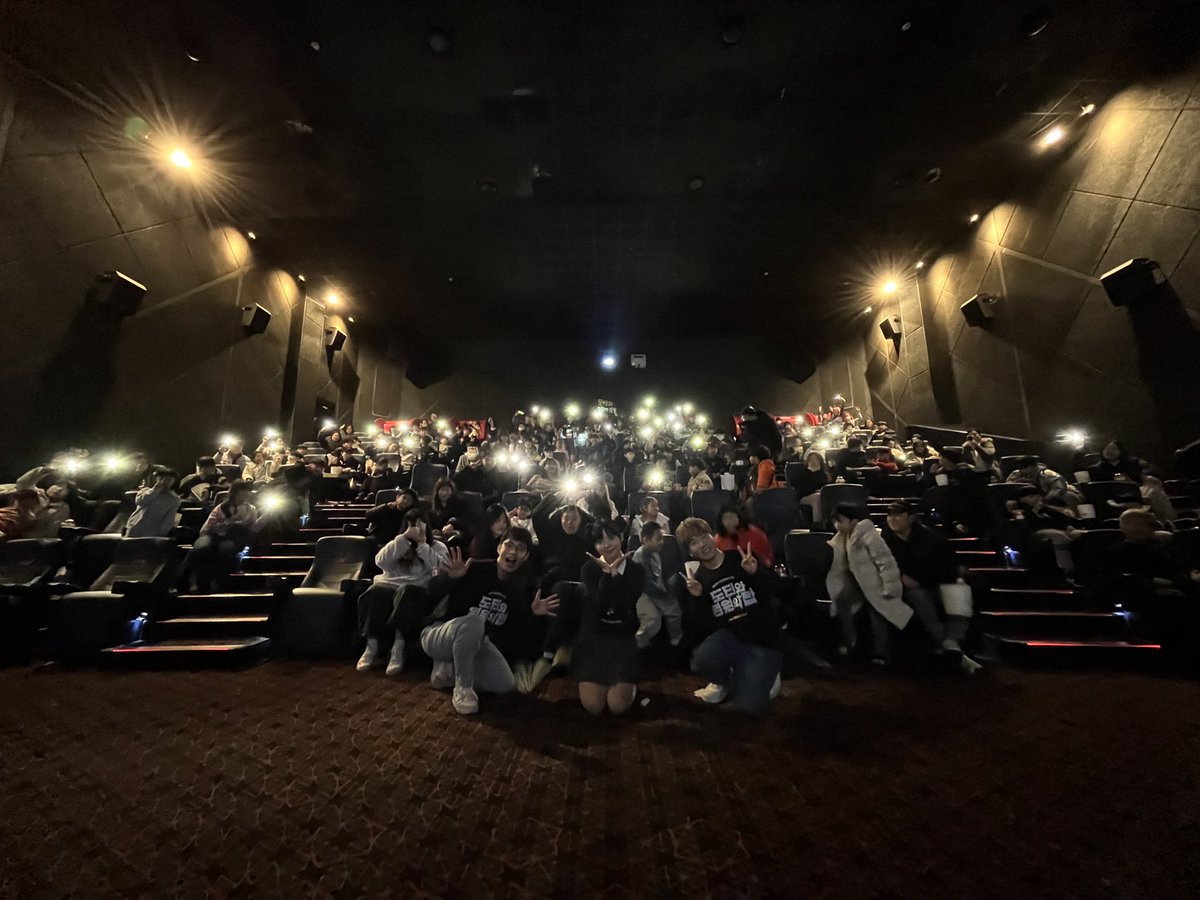 도티, 옐언니, 밍모와 함께 하는 해피 해피 #도티즈 뉴 이어~~ 즐겁고 신나게 무대인사 진행 중! 모두 극장에서 만나~~ #도티와영원의탑 #절찬상영중...