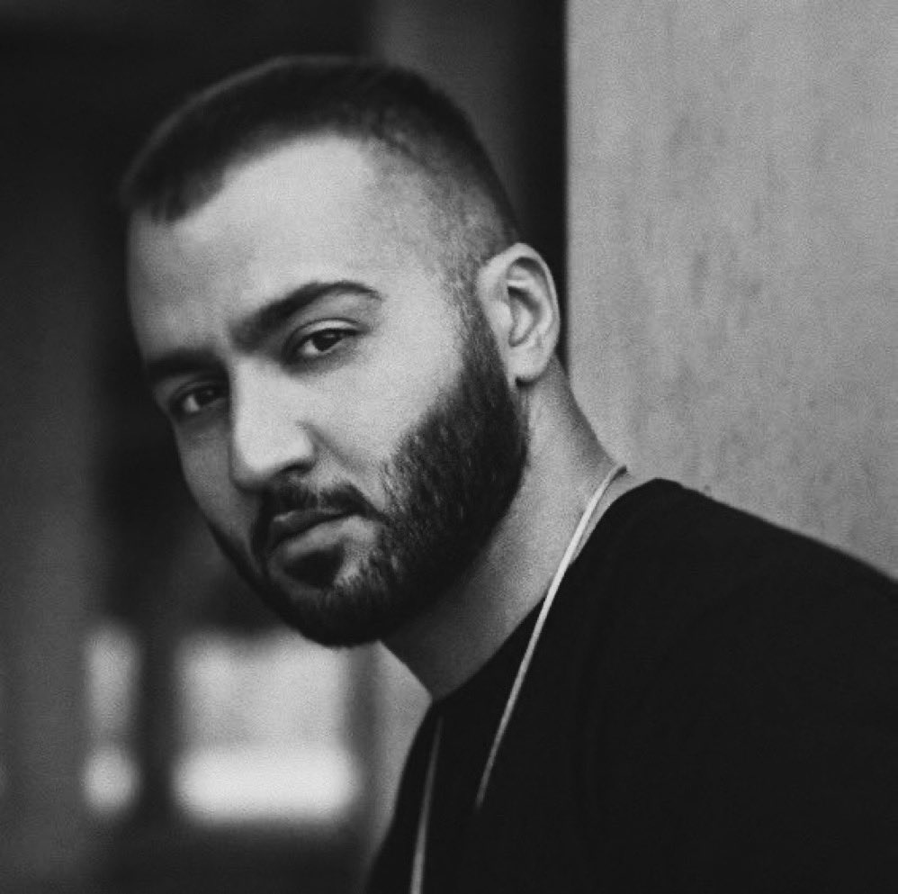 "این روزا همه چی فراموش می‌شه."
#توماج_صالحی