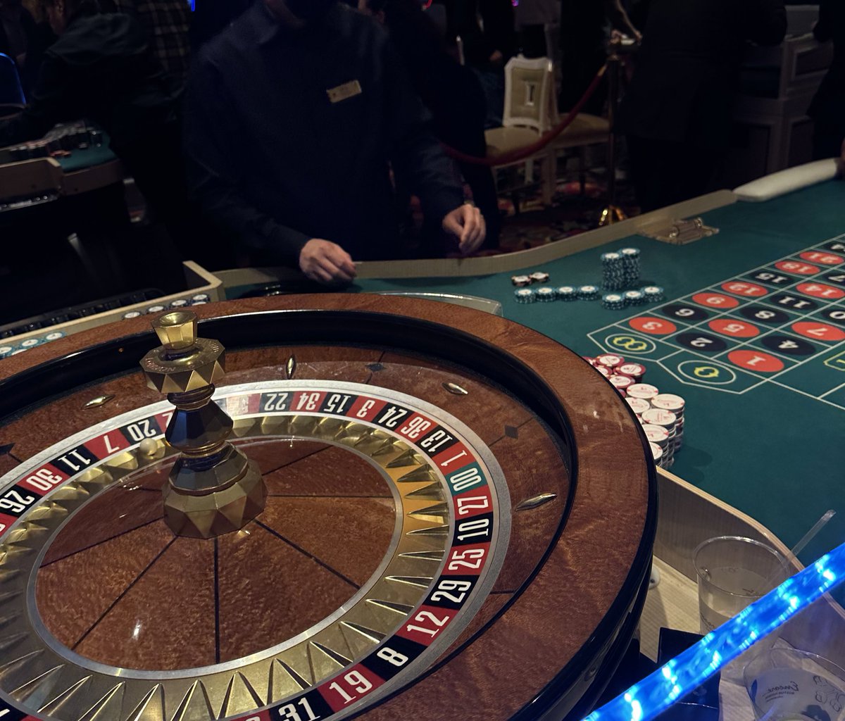 artsch00lreject's tweet photo. >All these casino ppl don’t know all they need is VPN, a mexc account and phantom wallet to win big https://t.co/FfuJlGVwuI