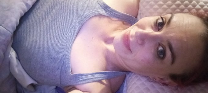 Mmmm. I'm feeling like a lucky girl. Had a fun day playing online today, and then got food, cuddles and<a href="/tag/feet"class="tags"><span>#feet</span></a><a href="/tag/feetpicsforsale"class="tags"><span>#feetpicsforsale</span></a><a href="/tag/feetseller"class="tags"><span>#feetseller</span></a>