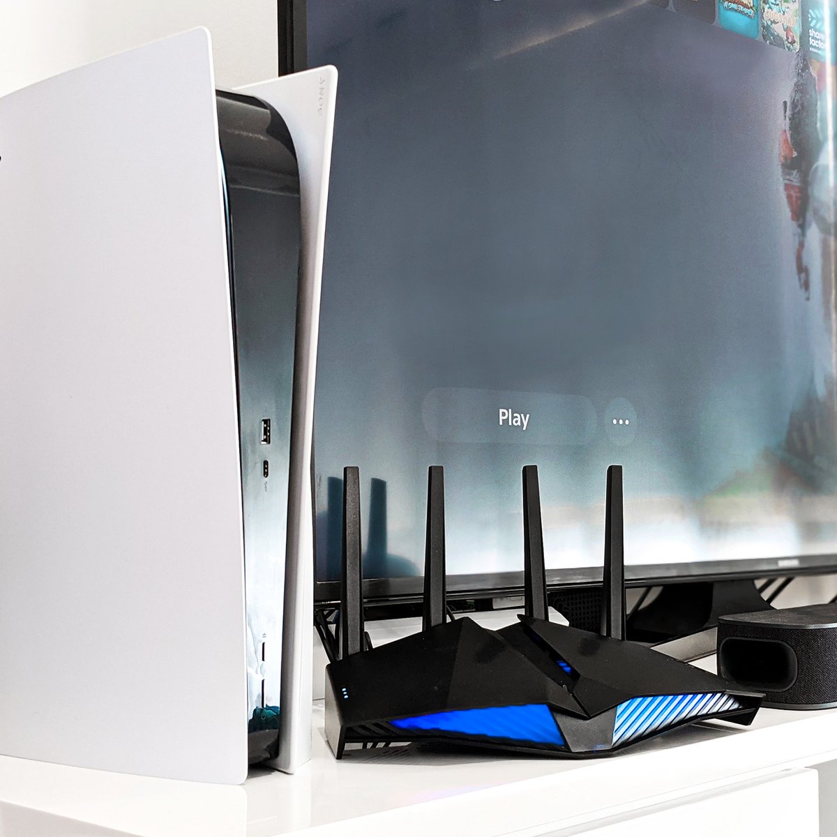 ASUSTHAILAND's tweet photo. ASUS 𝐑𝐓-𝐀𝐗𝟖𝟐𝐔 𝓥2 | WiFi6 AX5400 เป็นตัวเลือกที่ดีสำหรับการเล่นเกมออนไลน์บน PS5 ขจัดปัญหาอาการ แลค กระตุกด้วย QoS และ game boost
.
สนนค่าตัวที่ 5,990.- สั่งซื้อกดเลย! : https://t.co/m4GvewhWZr
.
#wifi6 #Router #ExtendableRouter #PS5 #Gaming https://t.co/HMUZ6B6ZMw