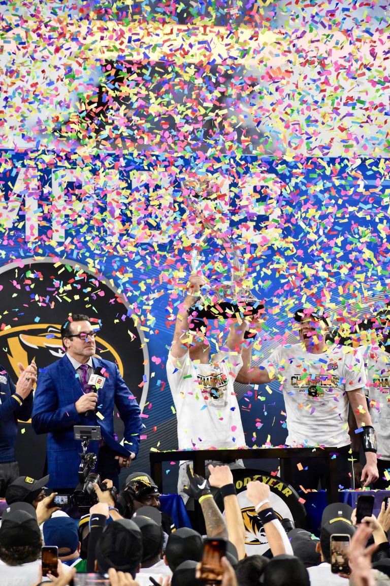 CottonBowlGame's tweet photo. Confetti SZN! 🎉 Congrats to @MizzouFootball for winning the 88th #GoodyearCottonBowl Classic! 

#LikeNoOther | #MIZ | #SomethingWasProved https://t.co/xhc7MOOlBI